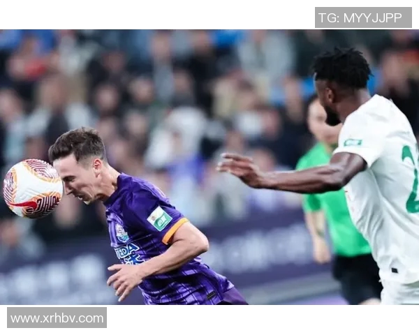 巴顿远射攻门精彩瞬间引发全场欢呼展现超强射术与比赛激情