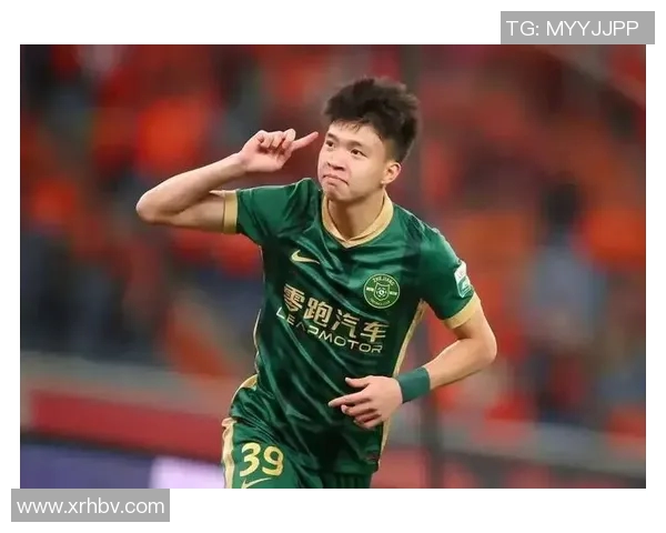 王钰栋精彩破门得分助力球队逆转胜利展现出色竞技状态