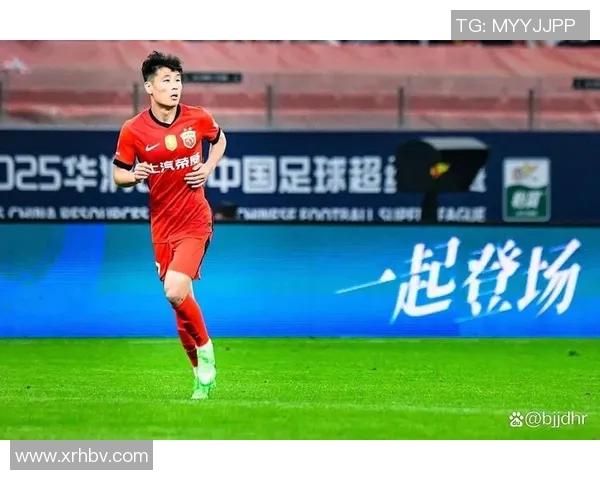 武磊精彩头球破门助力球队逆转胜利展现超强竞技状态